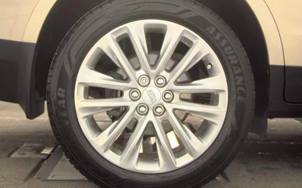 Used 2017 Cadillac XT5 Platinum AWD/4WD image 11