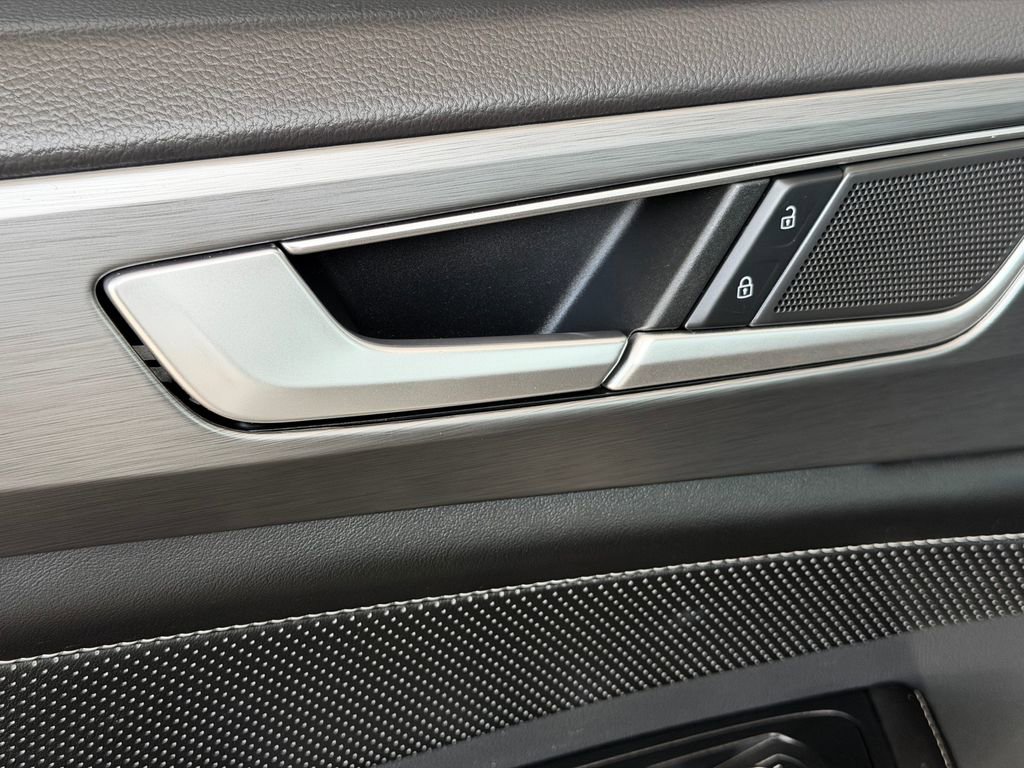 Used 2024 Volkswagen Atlas Cross Sport SE image 23