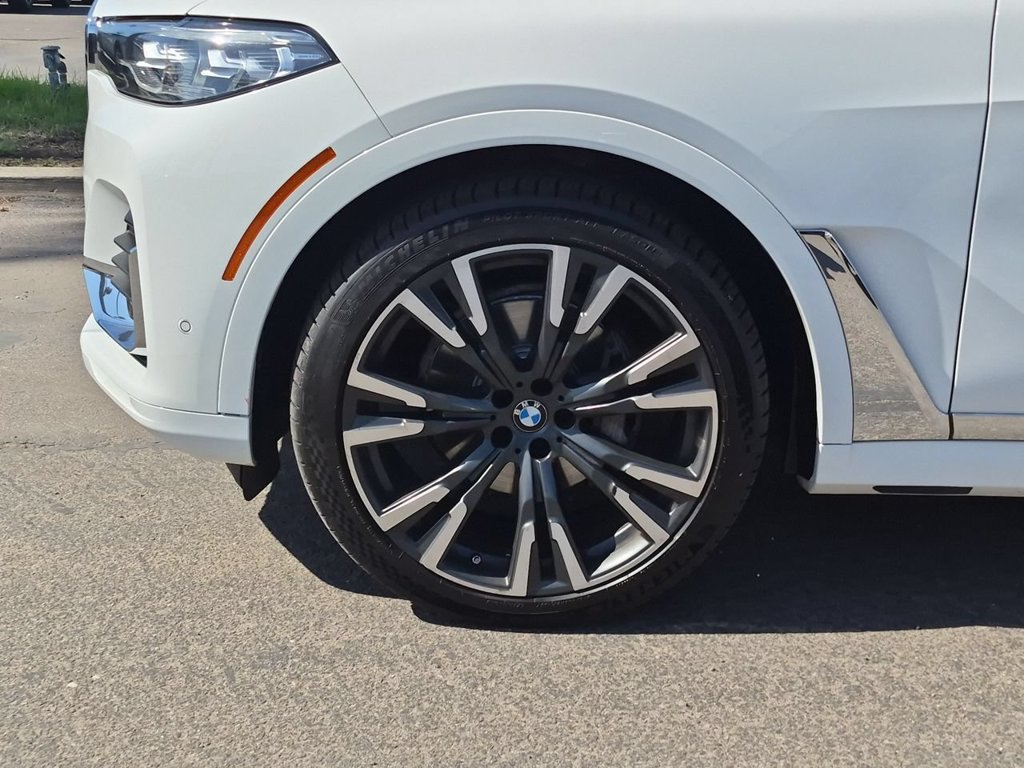 Used 2022 BMW X7 xDrive40i w/ Premium Package AWD/4WD image 34