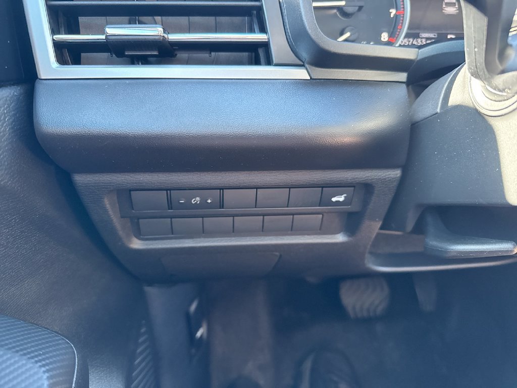 Used 2024 Mitsubishi Outlander SE Black Edition AWD/4WD image 18