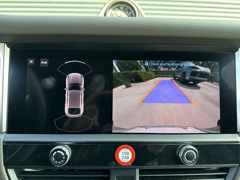 Certified 2022 Porsche Macan AWD/4WD image 31