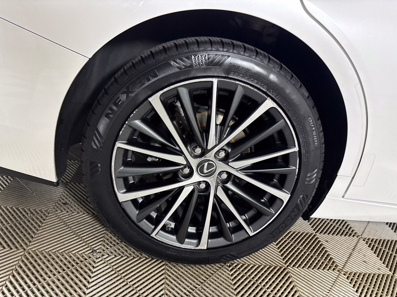 Used 2024 Lexus ES 350 w/ Premium Package FWD image 34