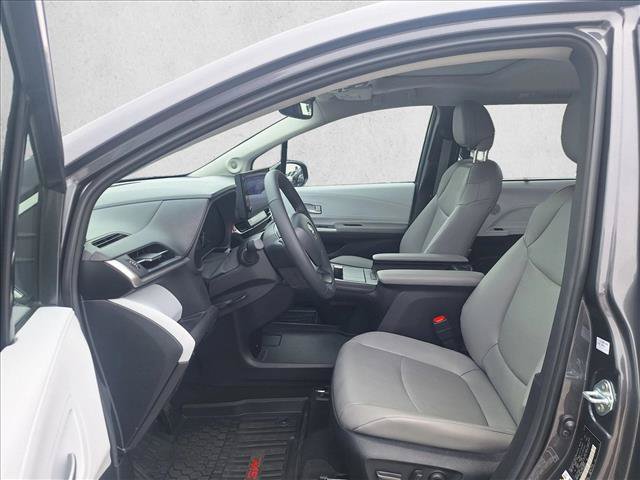 Certified 2025 Toyota Sienna XLE w/ XLE Plus Package FWD image 11