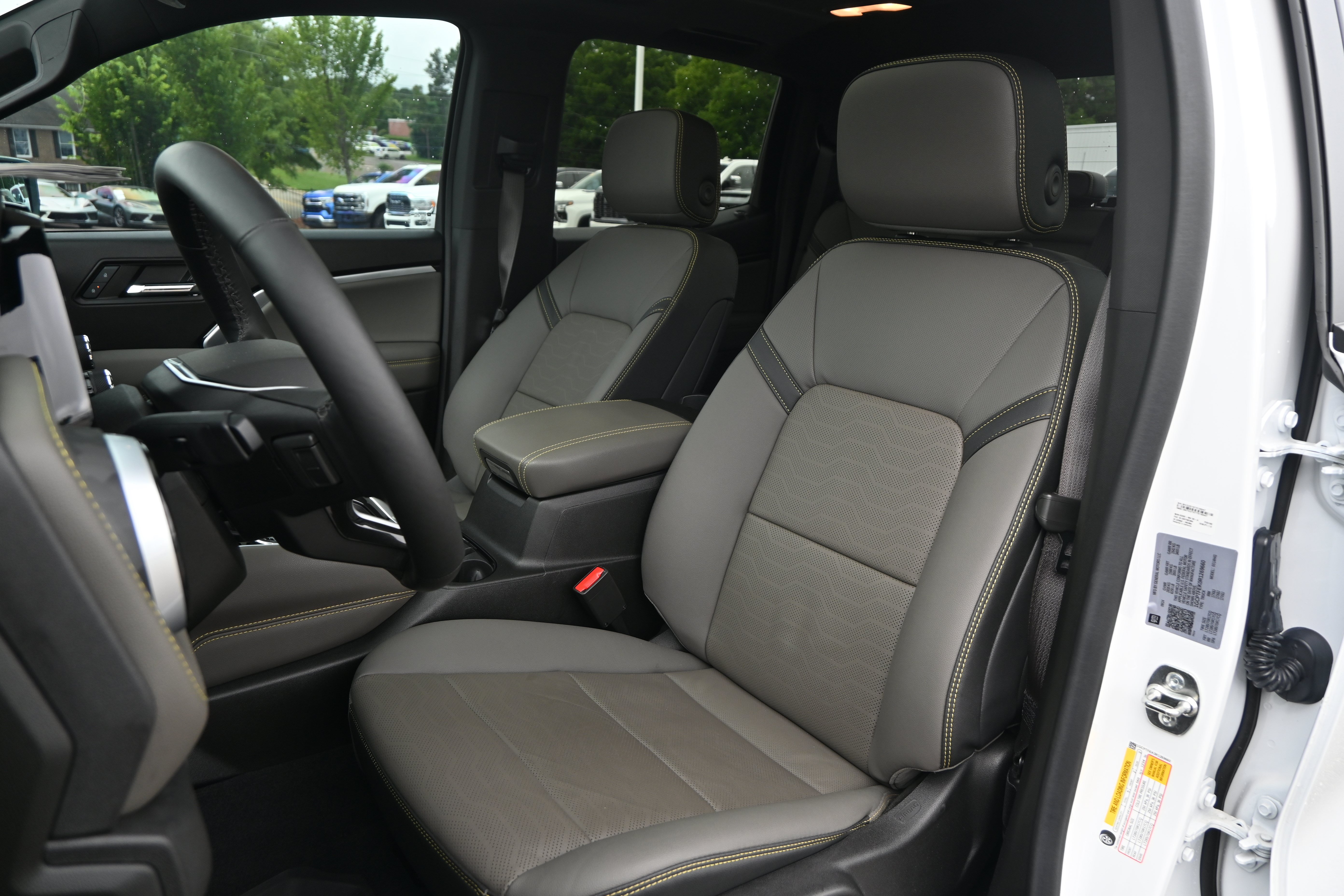 Used 2024 Chevrolet Colorado ZR2 w/ ZR2 Convenience Package III AWD/4WD image 16