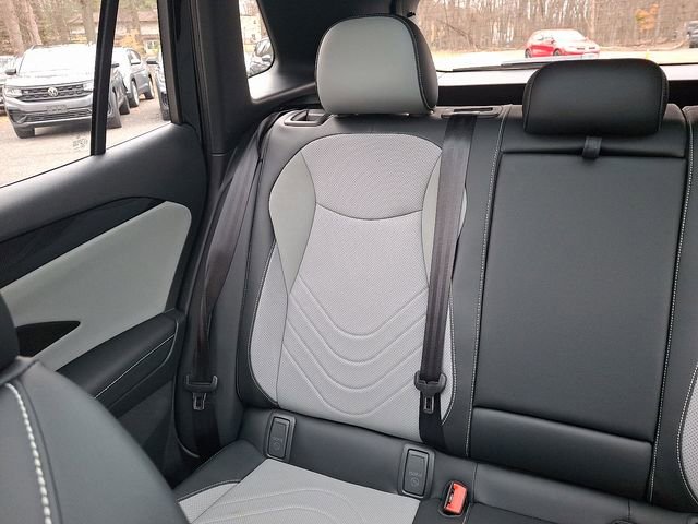 Certified 2025 Volkswagen Tiguan SE R-Line AWD/4WD image 18