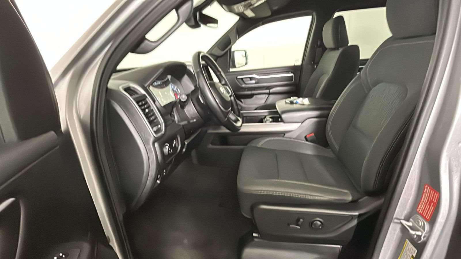 Used 2022 RAM 1500 Big Horn AWD/4WD image 14