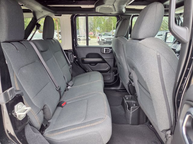 Used 2024 Jeep Wrangler Unlimited Sahara AWD/4WD image 30
