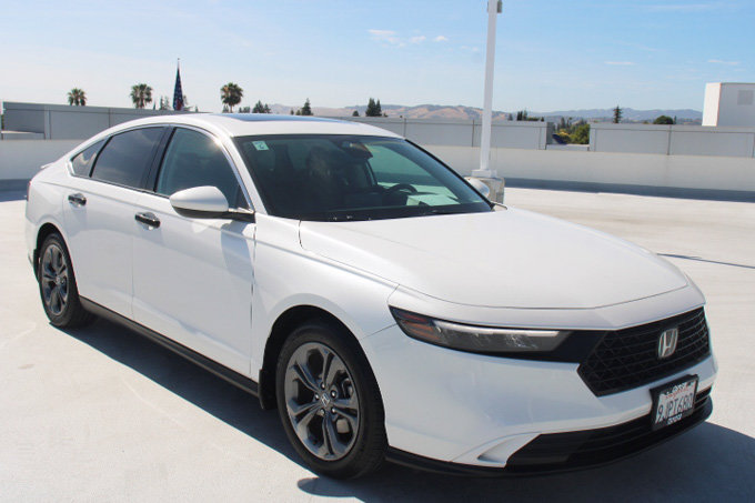 Used 2024 Honda Accord EX image 2
