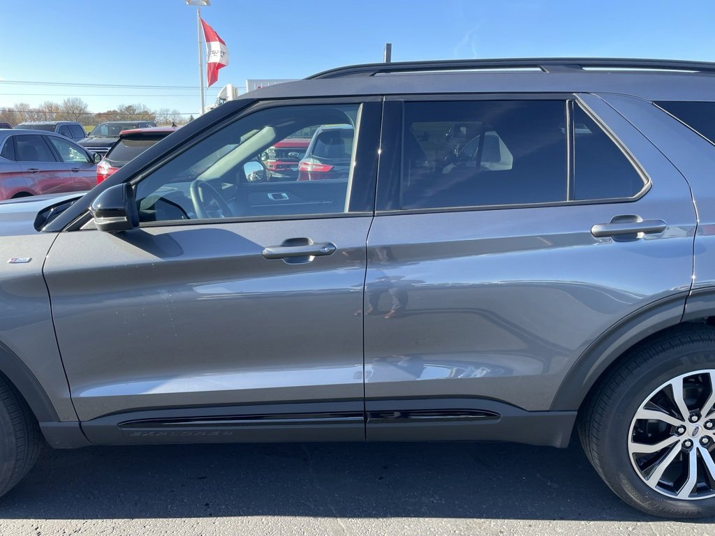 Used 2025 Ford Explorer ST-Line image 39