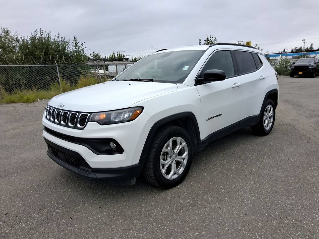 Used 2024 Jeep Compass Latitude AWD/4WD image 4