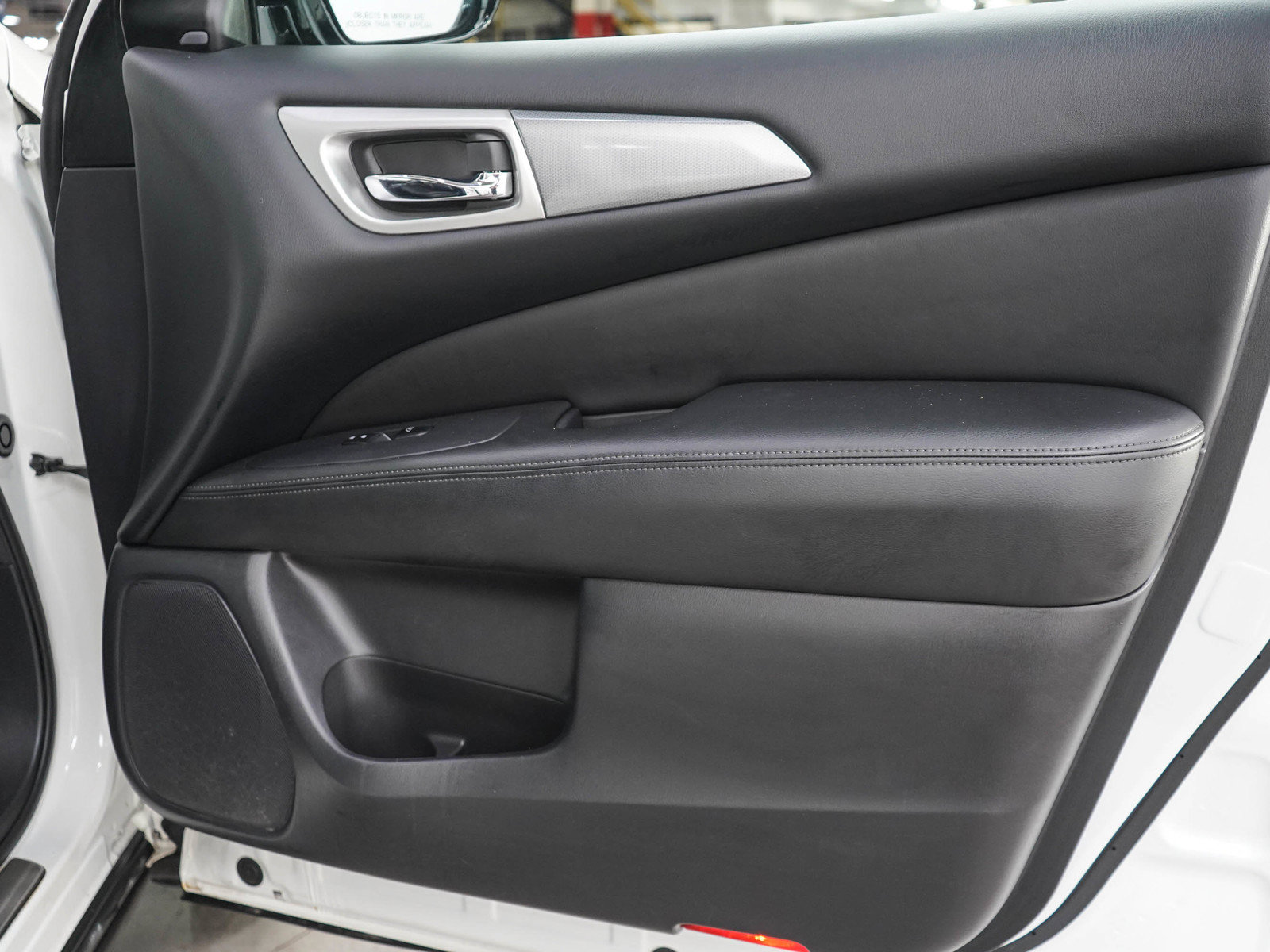Used 2017 Nissan Pathfinder SL AWD/4WD image 9