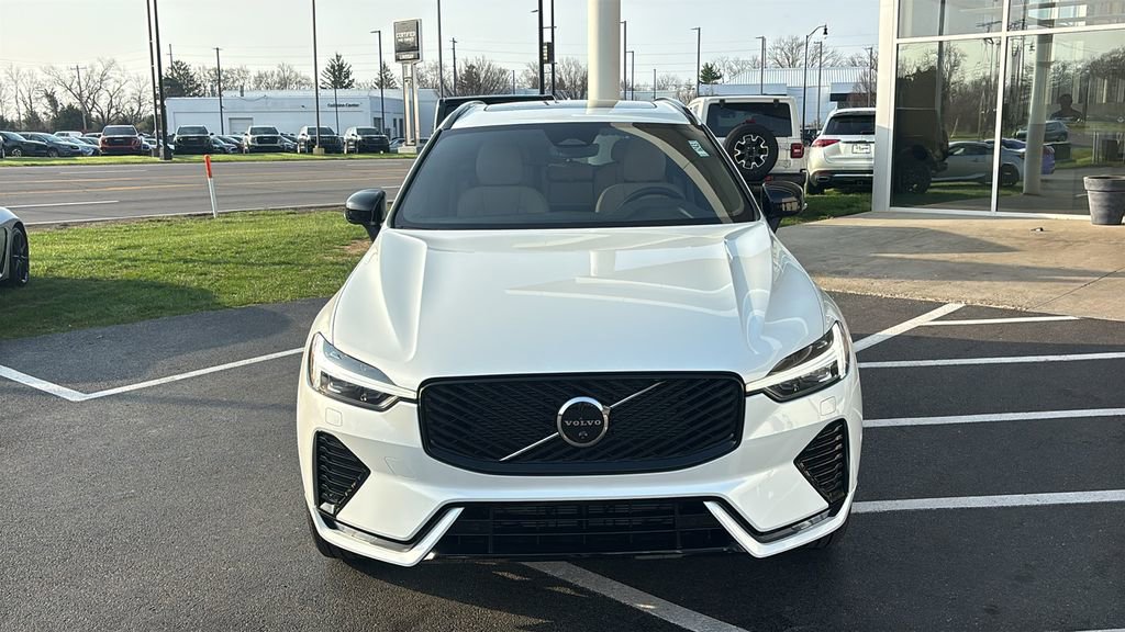New 2026 Volvo XC60 B5 Plus w/ Protection Package Premier AWD/4WD image 5