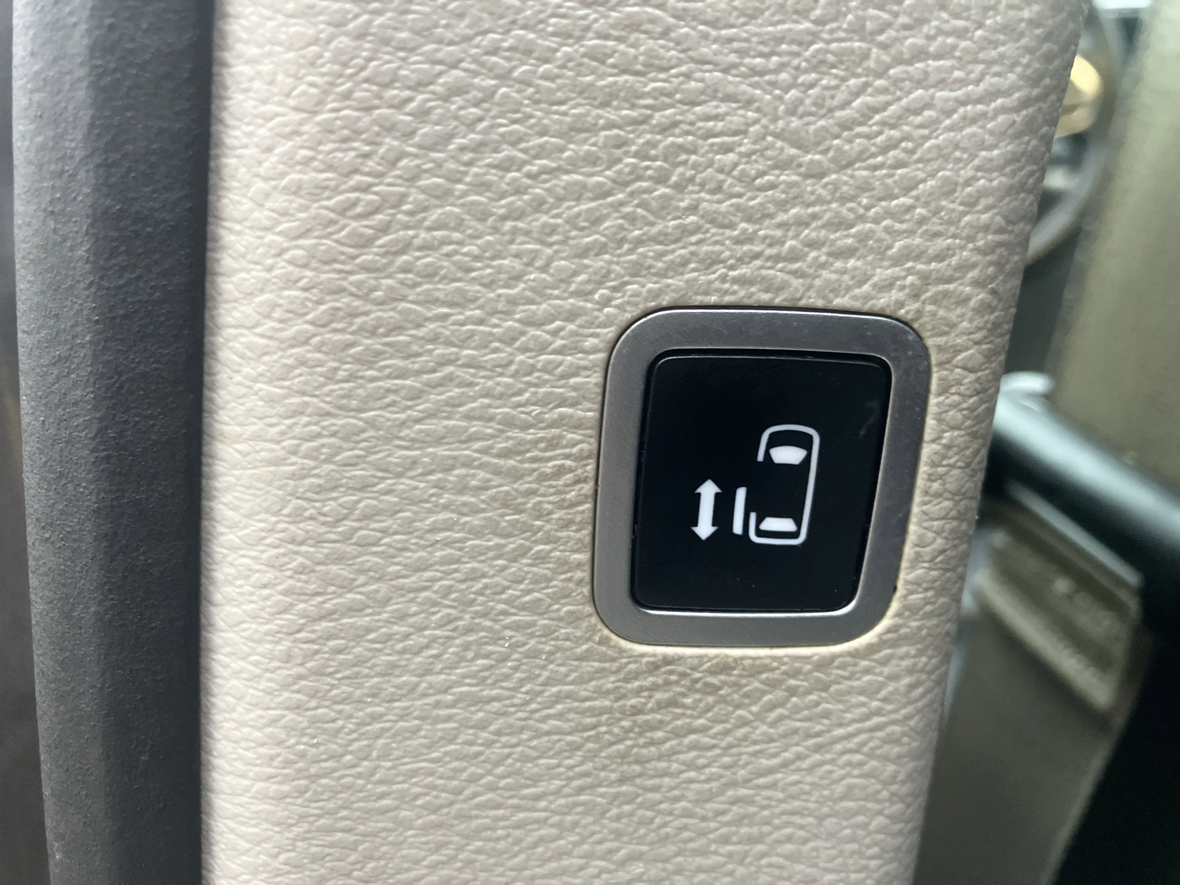 Used 2017 Chrysler Pacifica Touring-L w/ Tire & Wheel Group image 17