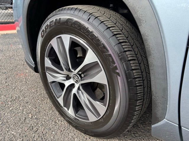 Used 2022 Toyota Highlander XLE image 28