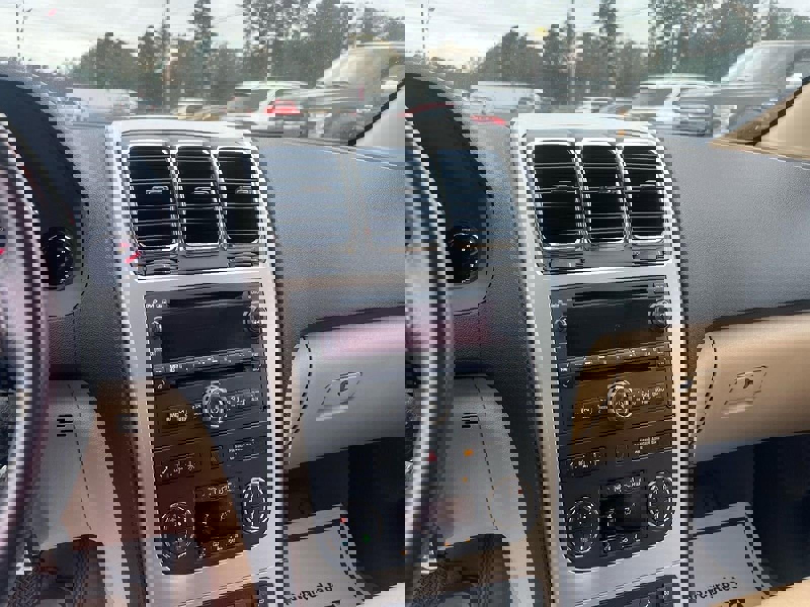 Used 2011 GMC Acadia SLT image 18