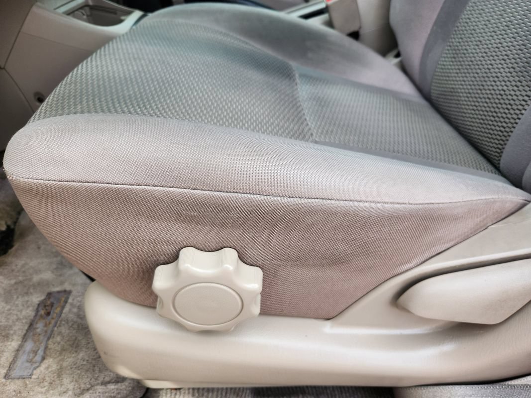 Used 2005 Toyota RAV4 4WD w/ Side Airbag Pkg image 25