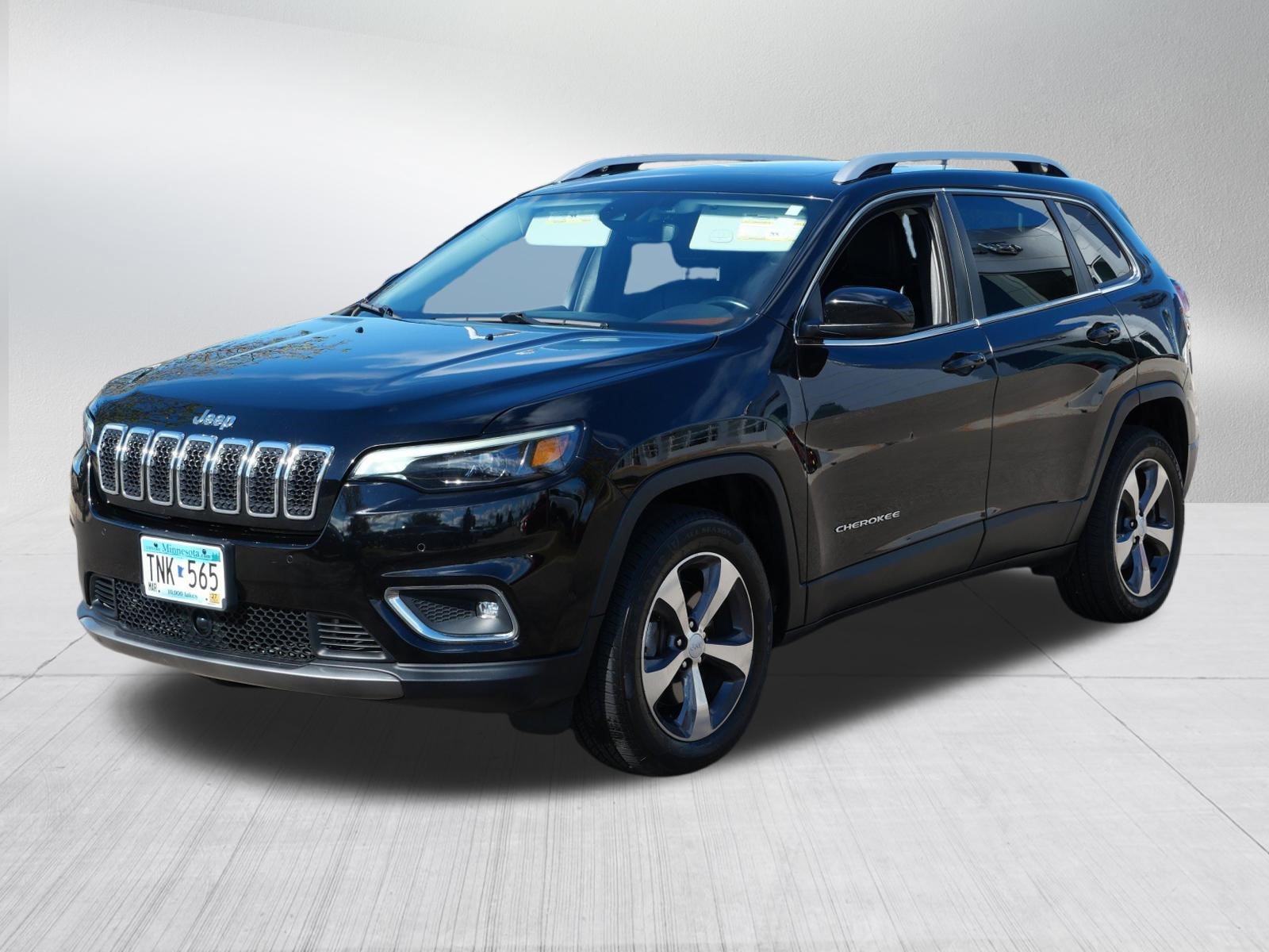 Used 2019 Jeep Cherokee Limited w/ Luxury Group AWD/4WD image 3