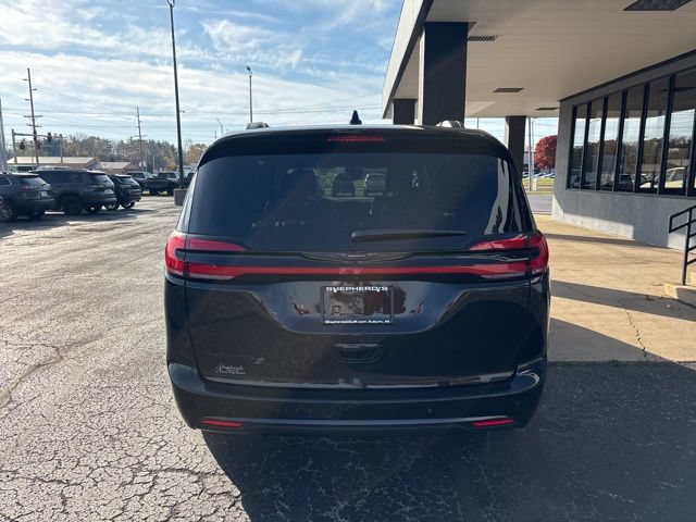New 2026 Chrysler Pacifica Select w/ S Appearance Package FWD image 6