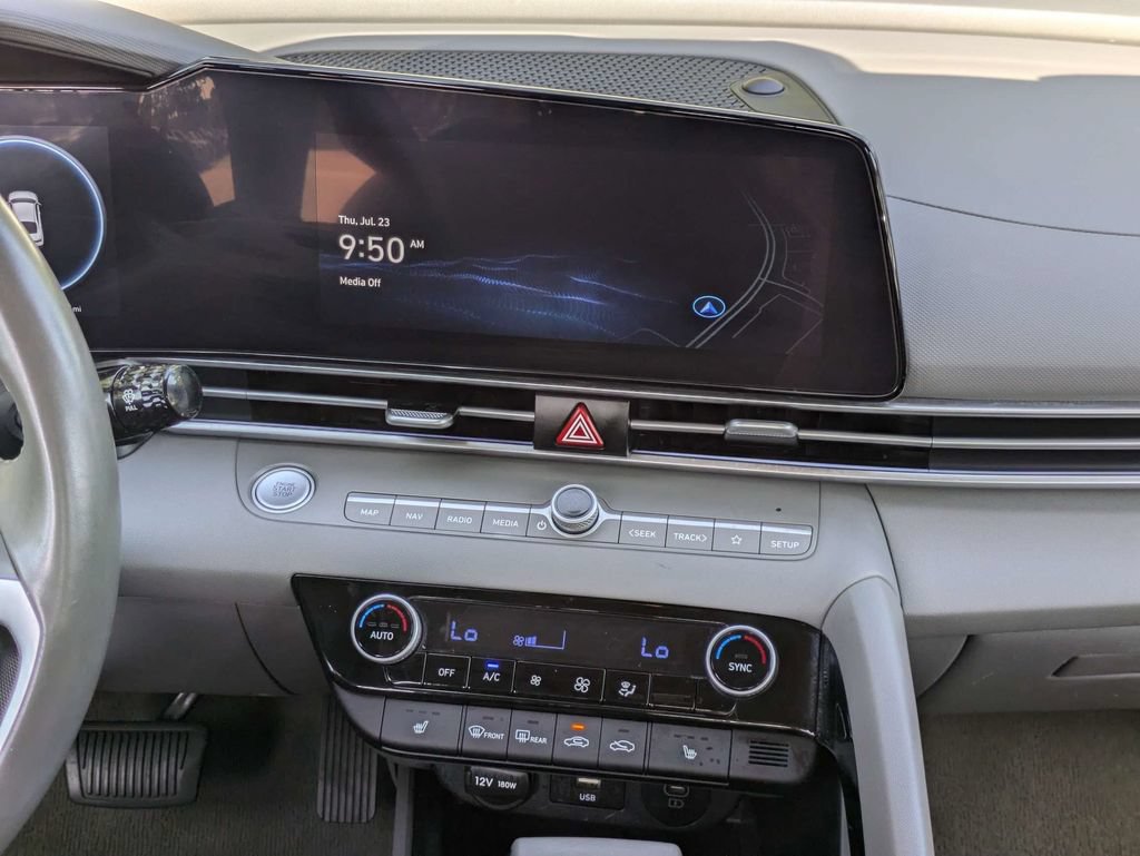Used 2025 Hyundai Elantra SEL FWD image 17