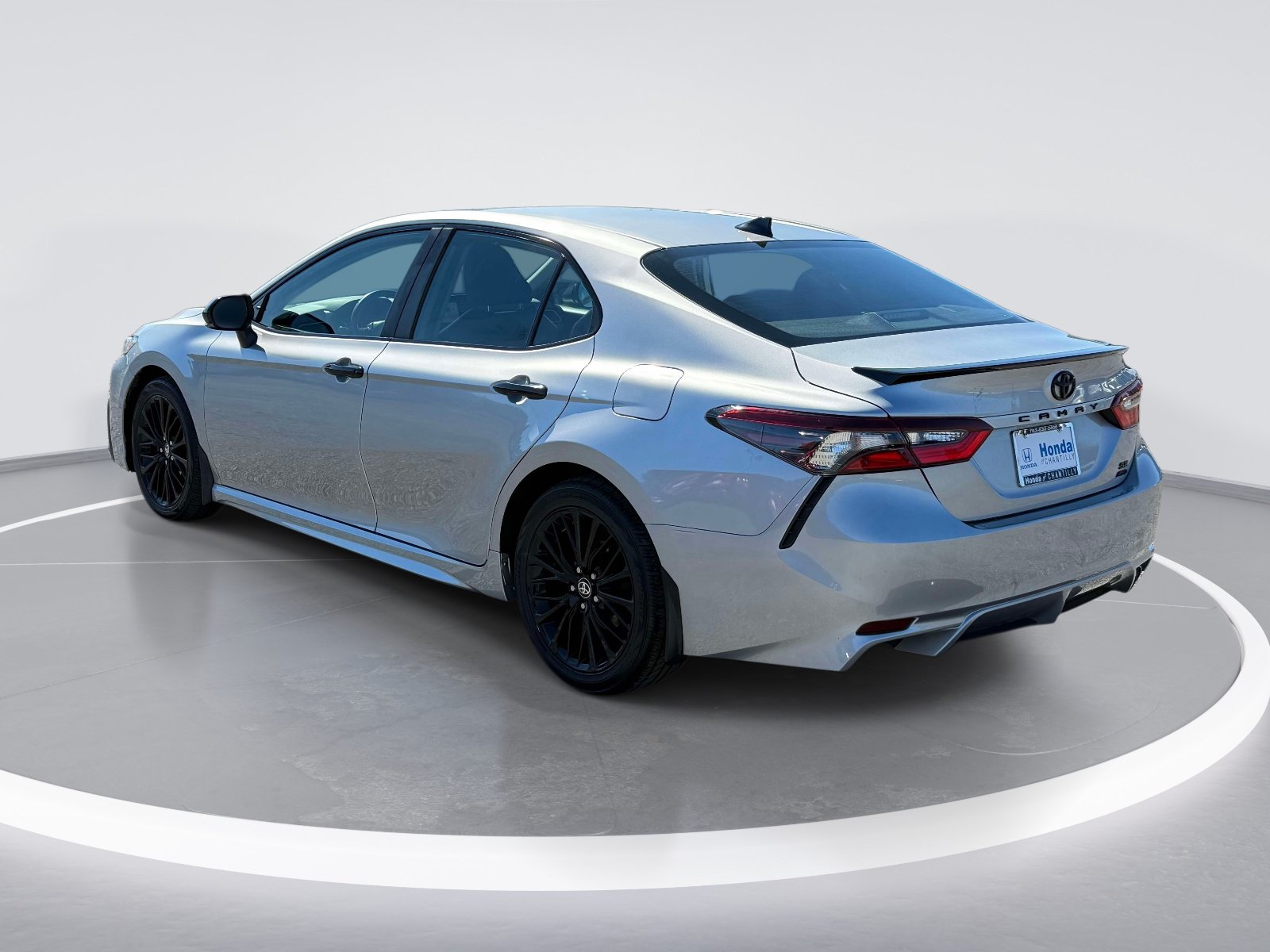 Used 2022 Toyota Camry SE w/ Convenience Package AWD/4WD image 4