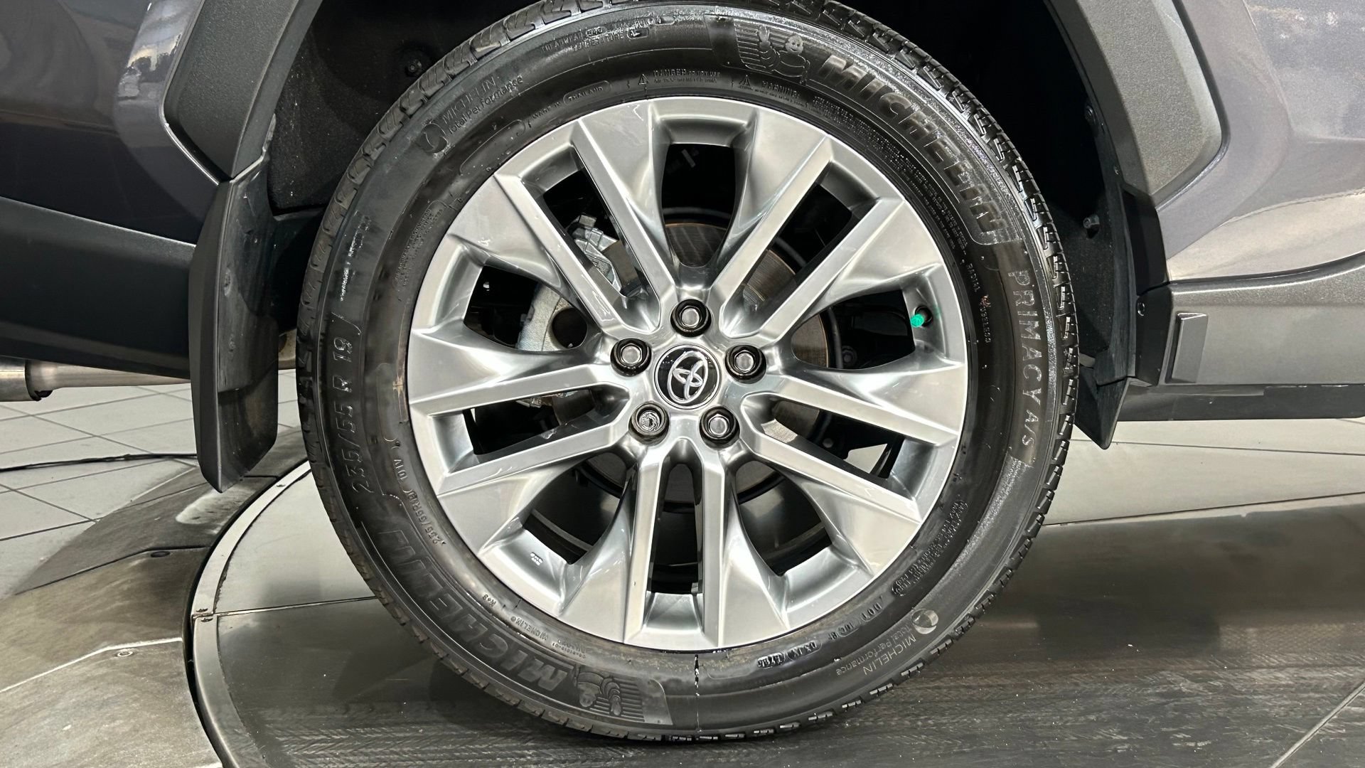 Used 2025 Toyota RAV4 Limited FWD image 24