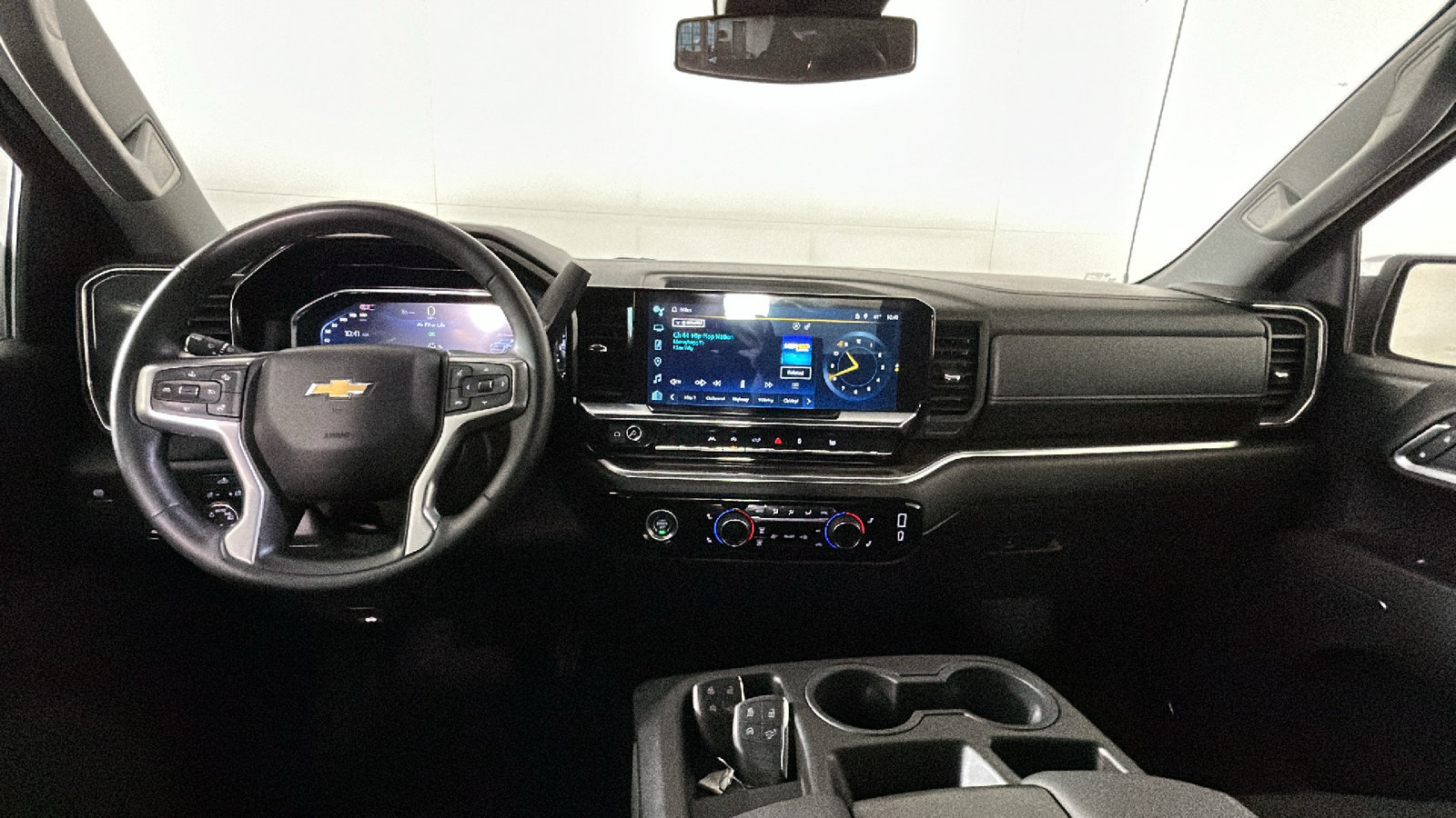 Used 2024 Chevrolet Silverado 1500 LT AWD/4WD image 32