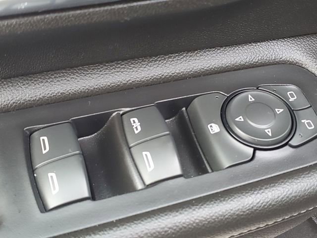 Used 2023 GMC Terrain SLT image 24