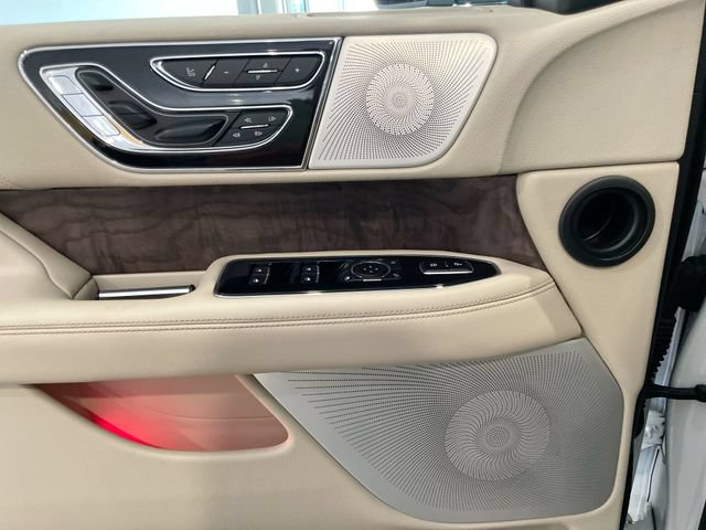Used 2020 Lincoln Navigator L Reserve w/ Equipment Group 208A Reserve AWD/4WD image 10