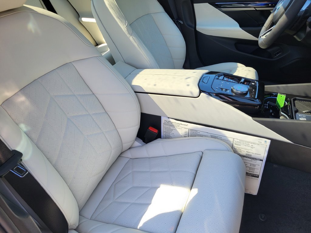 New 2027 BMW 550e xDrive w/ Premium Package AWD/4WD image 27