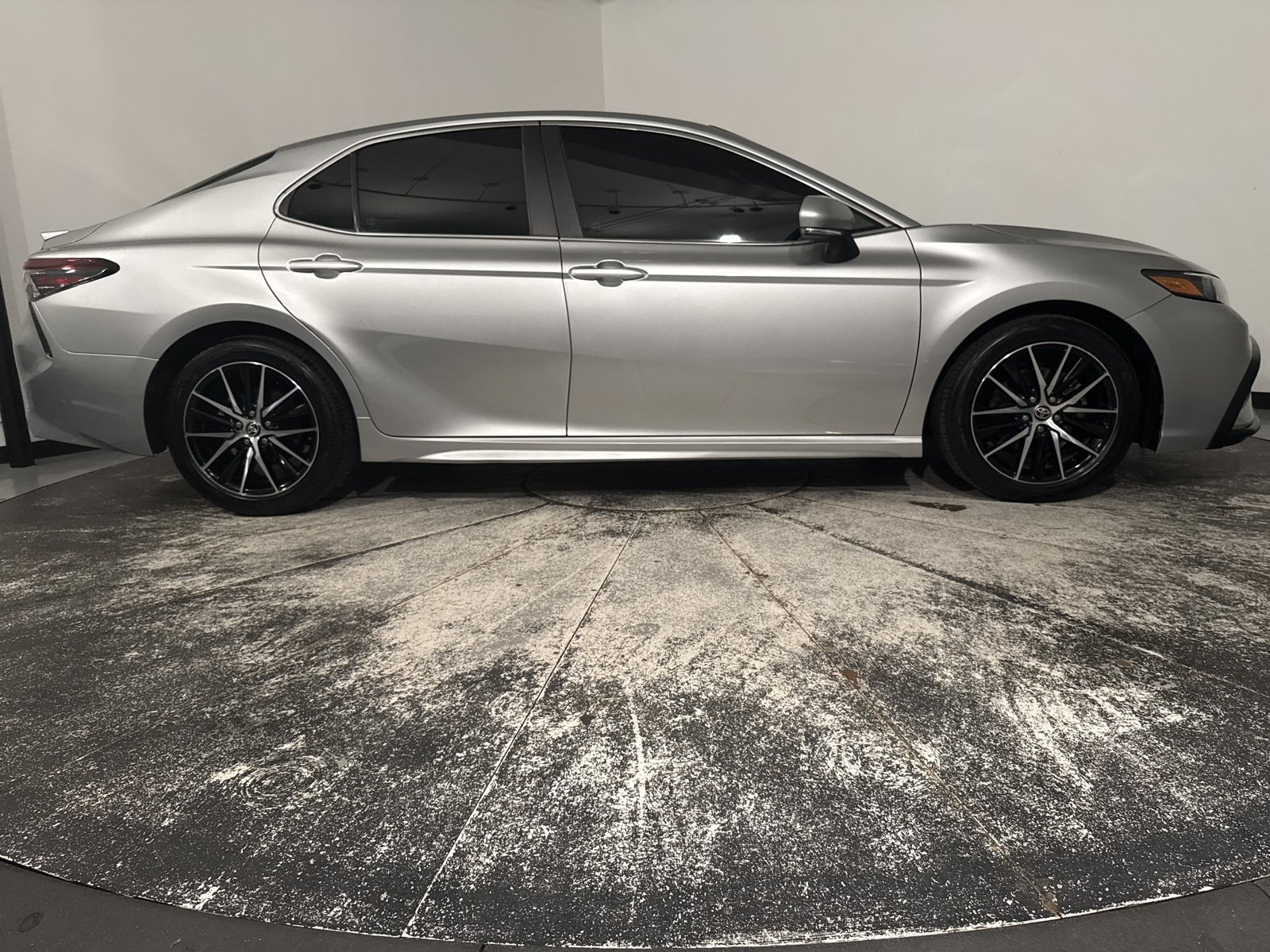 Used 2023 Toyota Camry SE FWD image 12