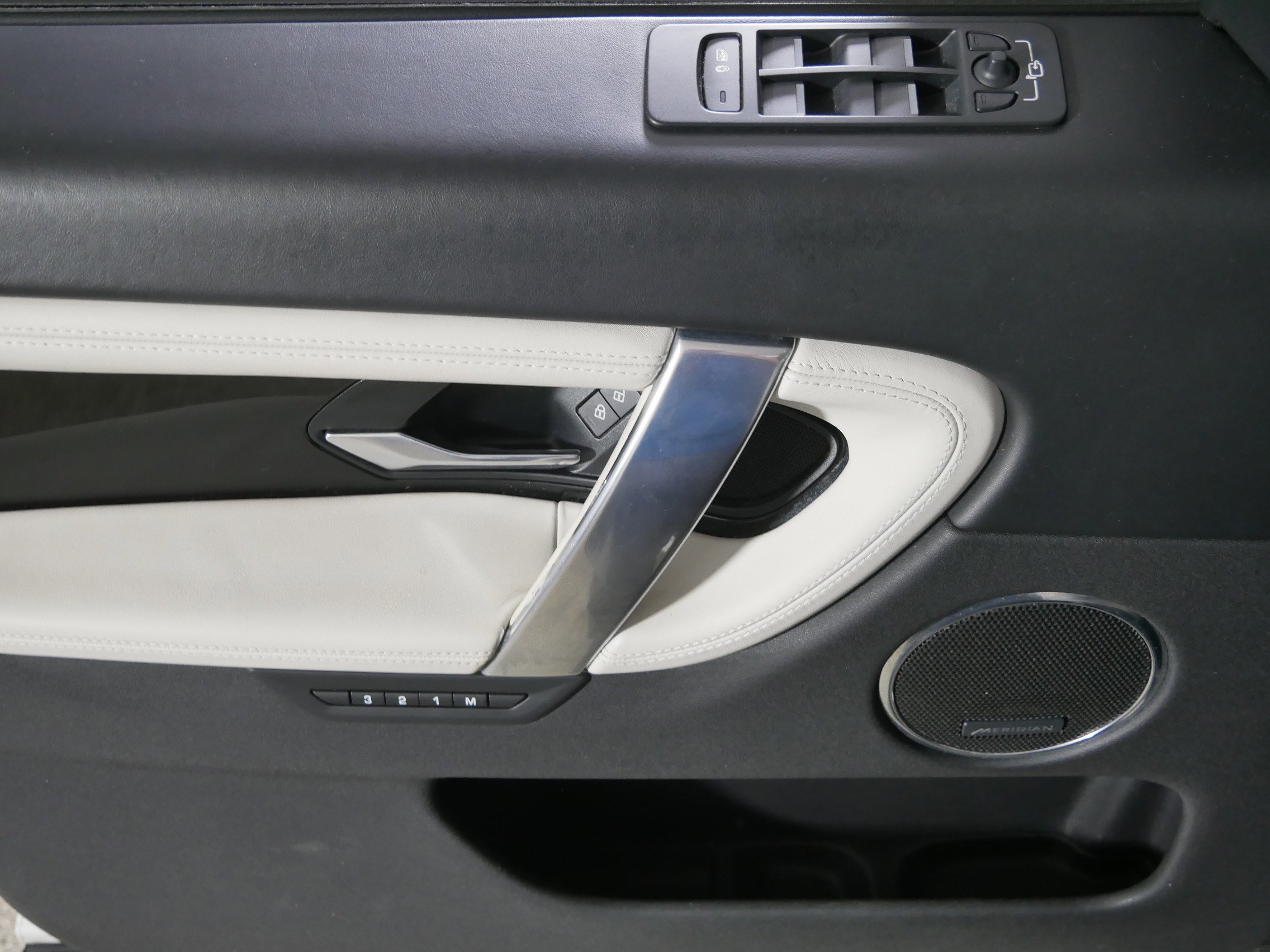 Used 2022 Land Rover Discovery Sport SE R-Dynamic image 19