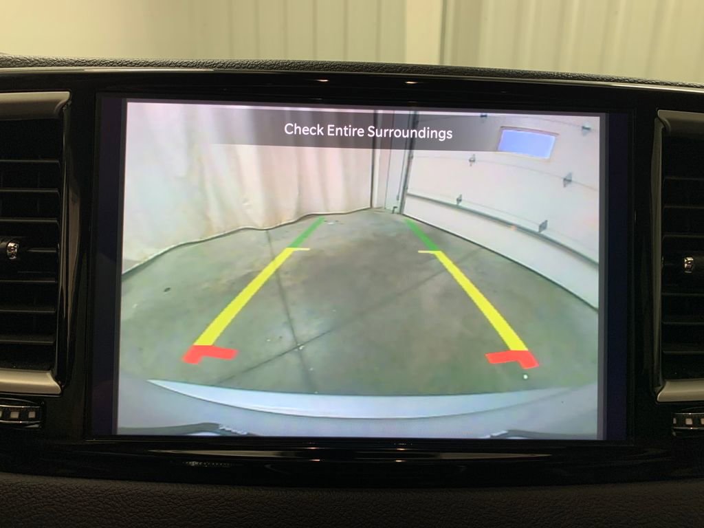 Used 2024 Chrysler Pacifica Touring-L FWD image 6
