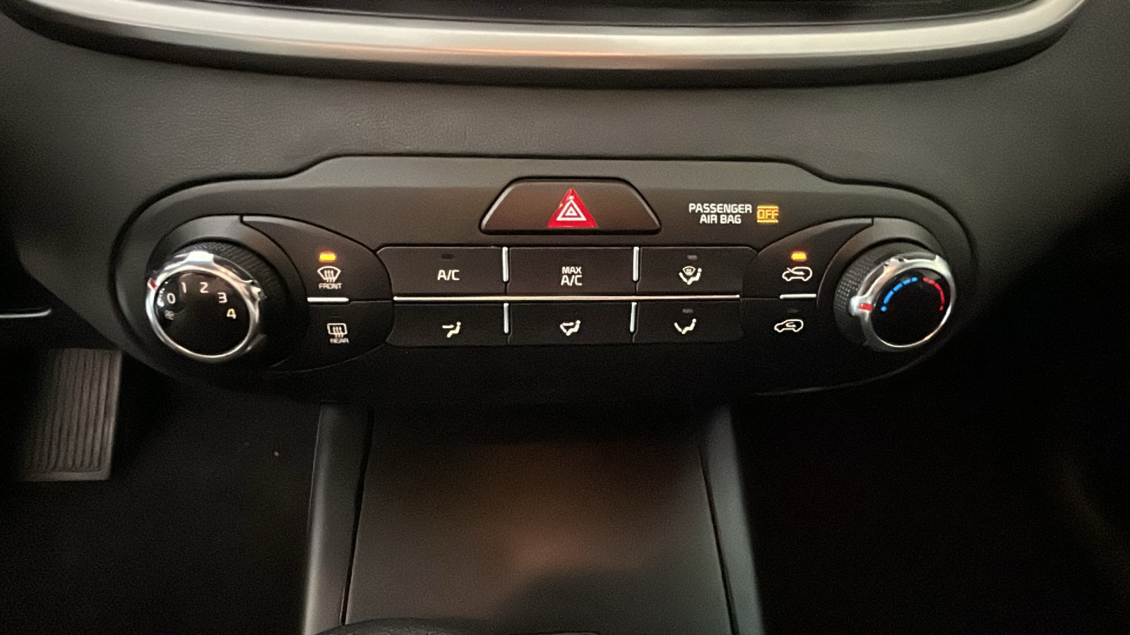 Used 2020 Kia Sorento LX AWD/4WD image 25
