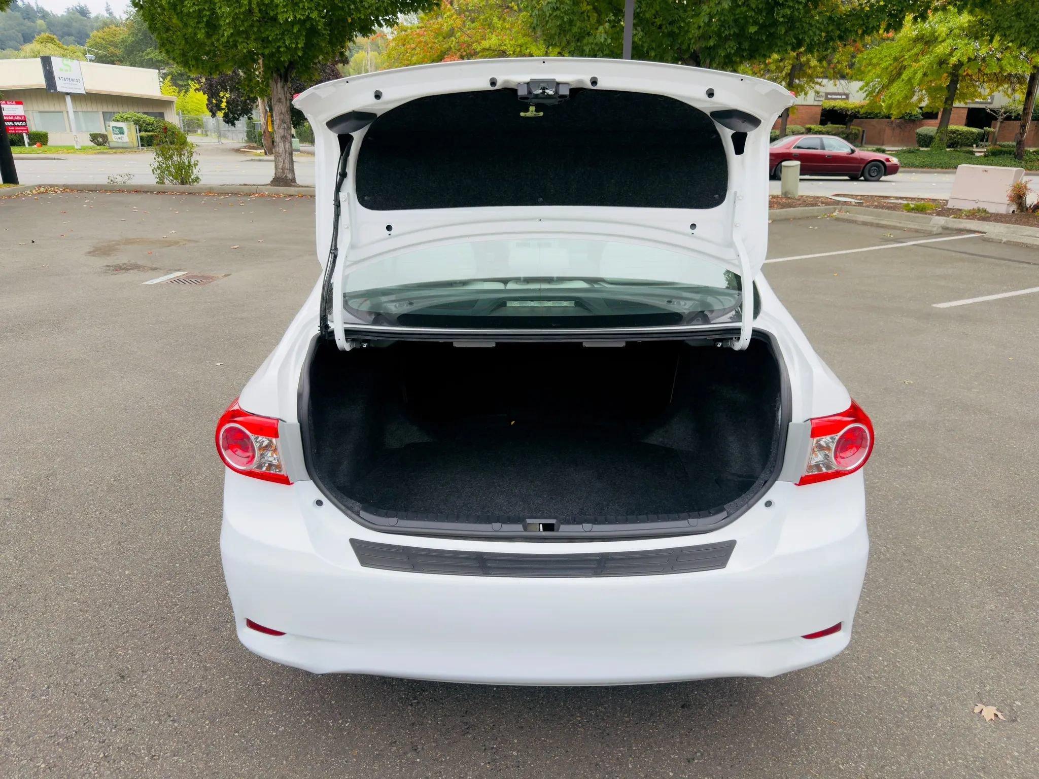 Used 2013 Toyota Corolla LE FWD image 18