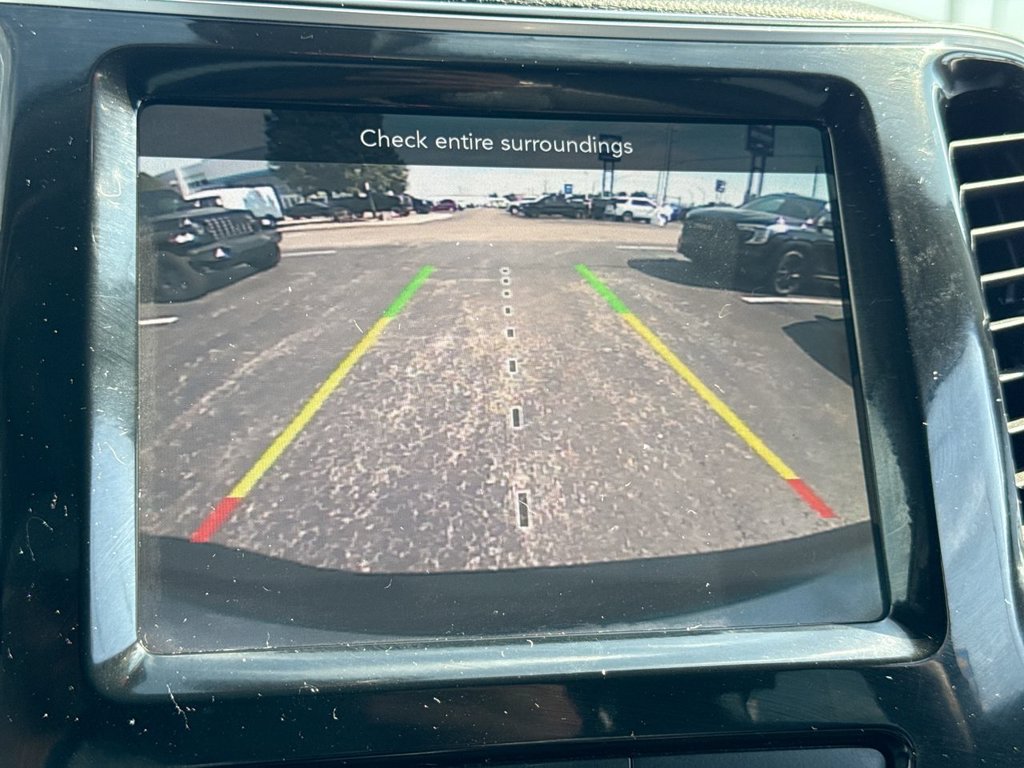 Used 2019 Jeep Cherokee Limited AWD/4WD image 17