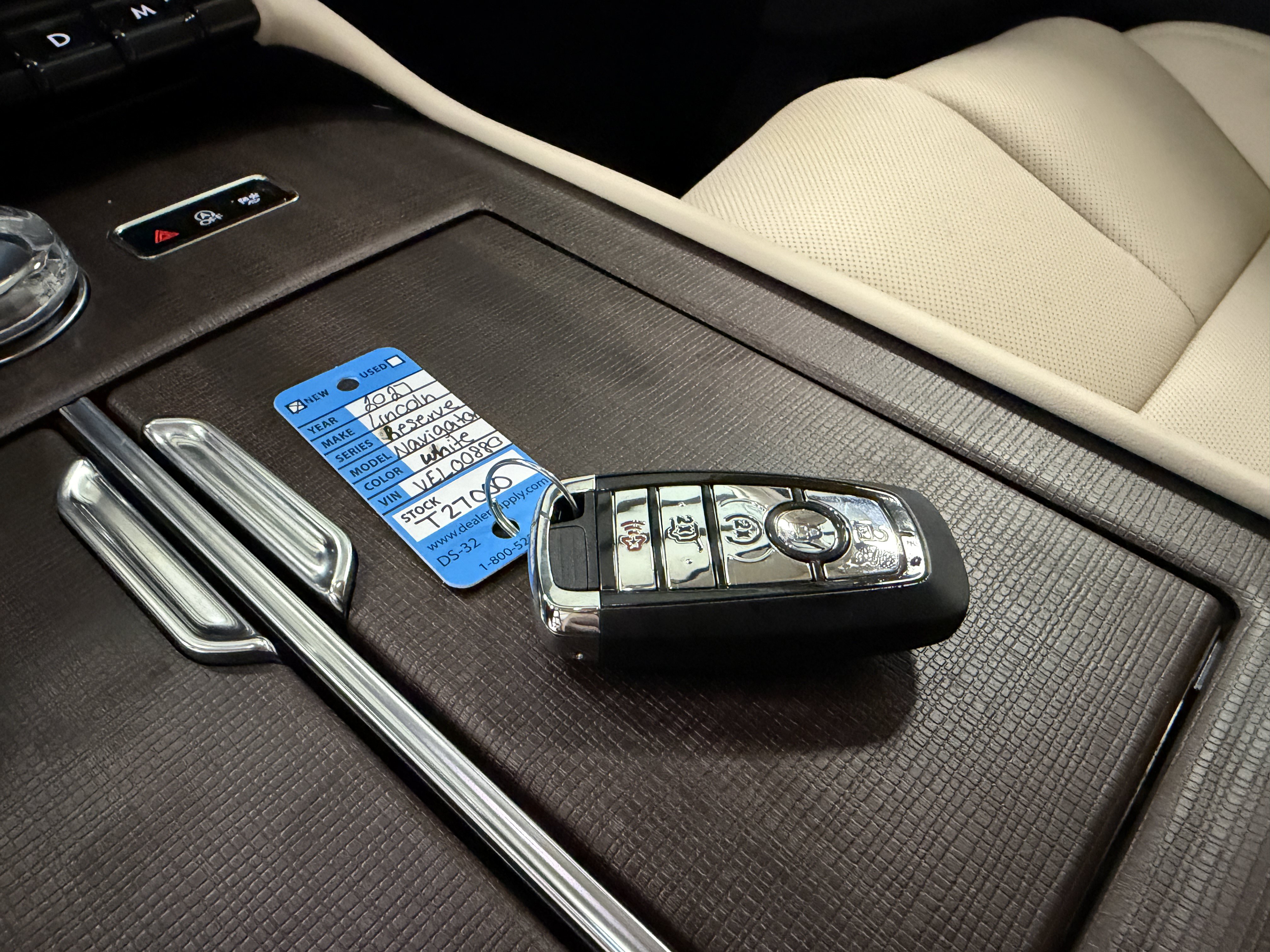 New 2027 Lincoln Navigator Reserve w/ Jet Appearance Package AWD/4WD image 17