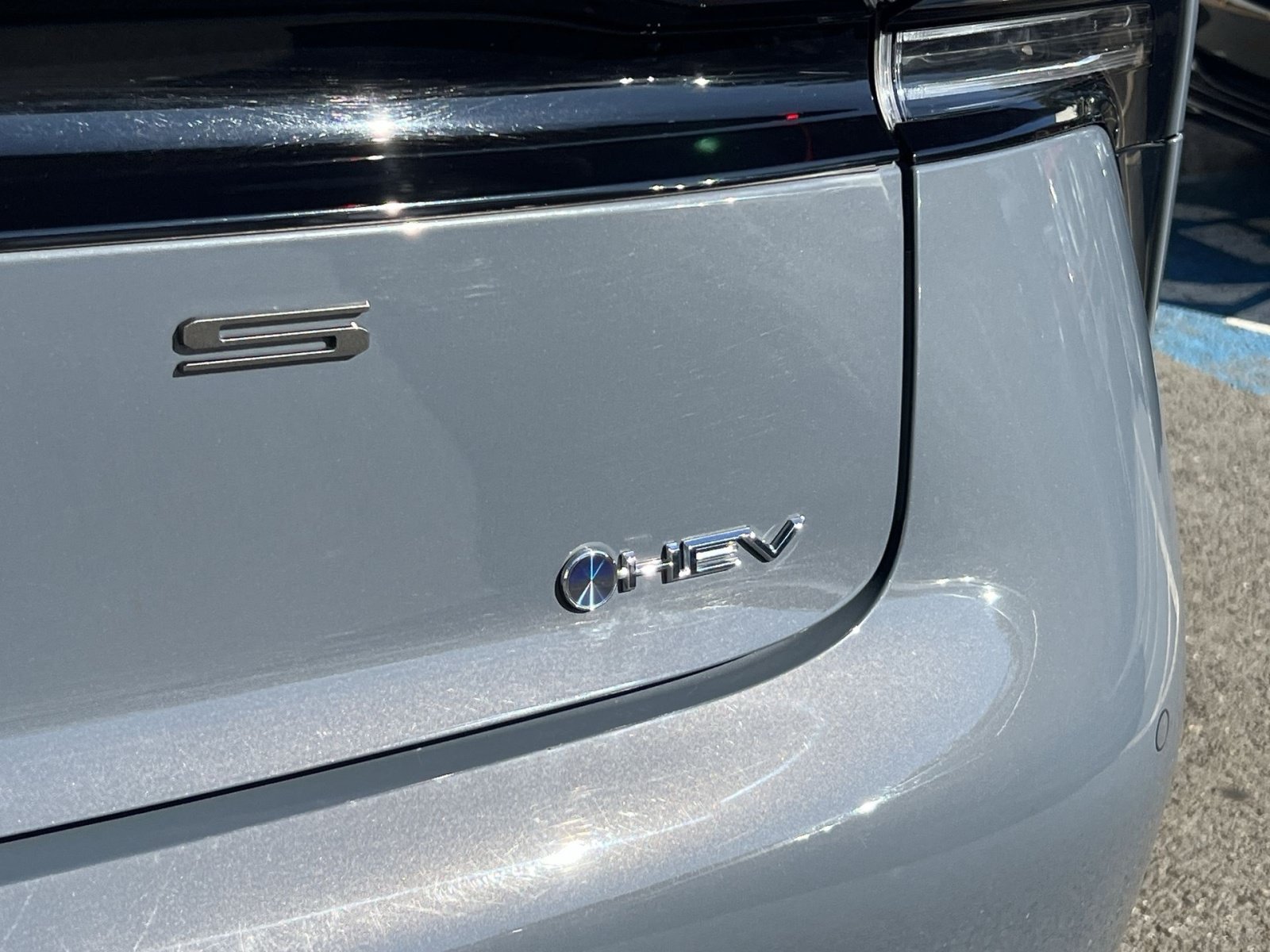 Used 2025 Toyota Prius LE FWD image 26