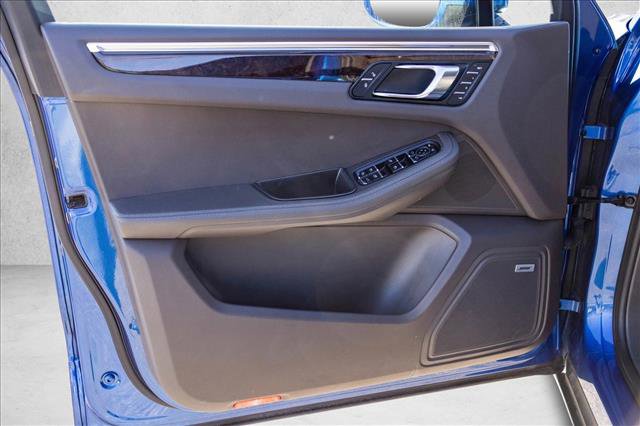 Used 2017 Porsche Macan S image 12