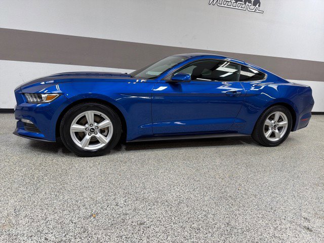 Used 2017 Ford Mustang Coupe image 4