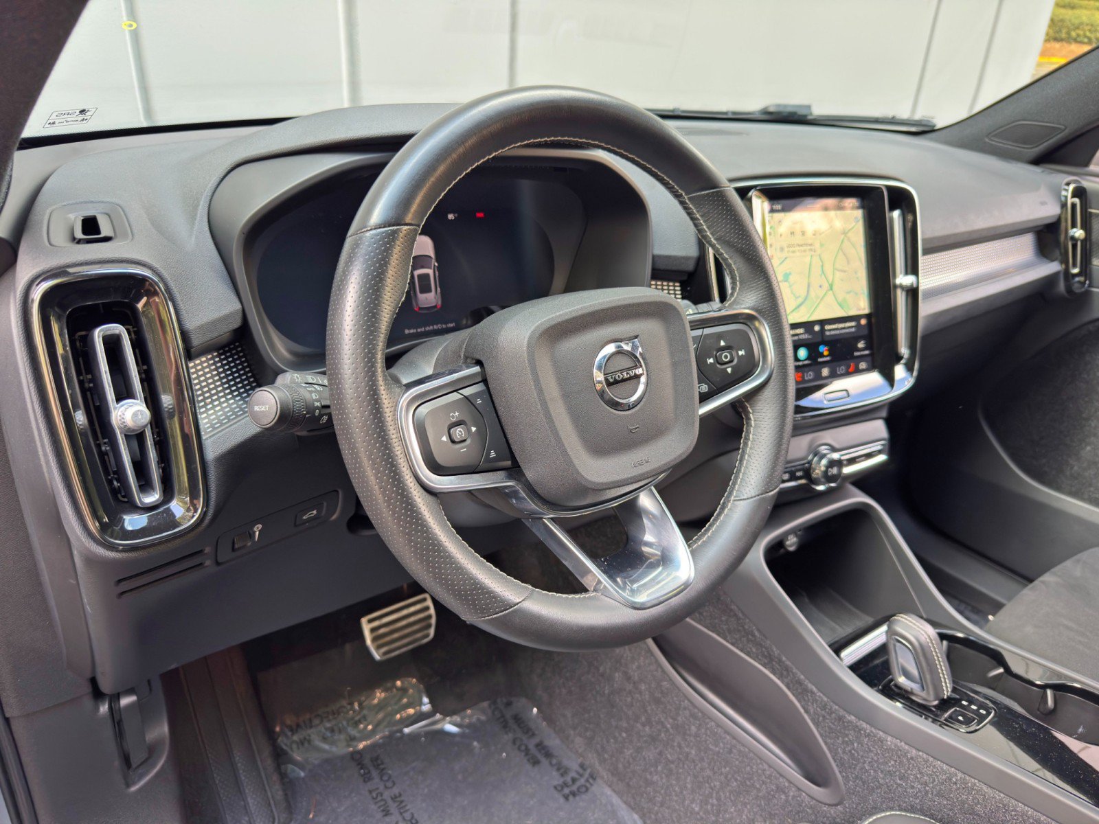 Used 2021 Volvo XC40 P8 Recharge w/ Advanced Package AWD/4WD image 13