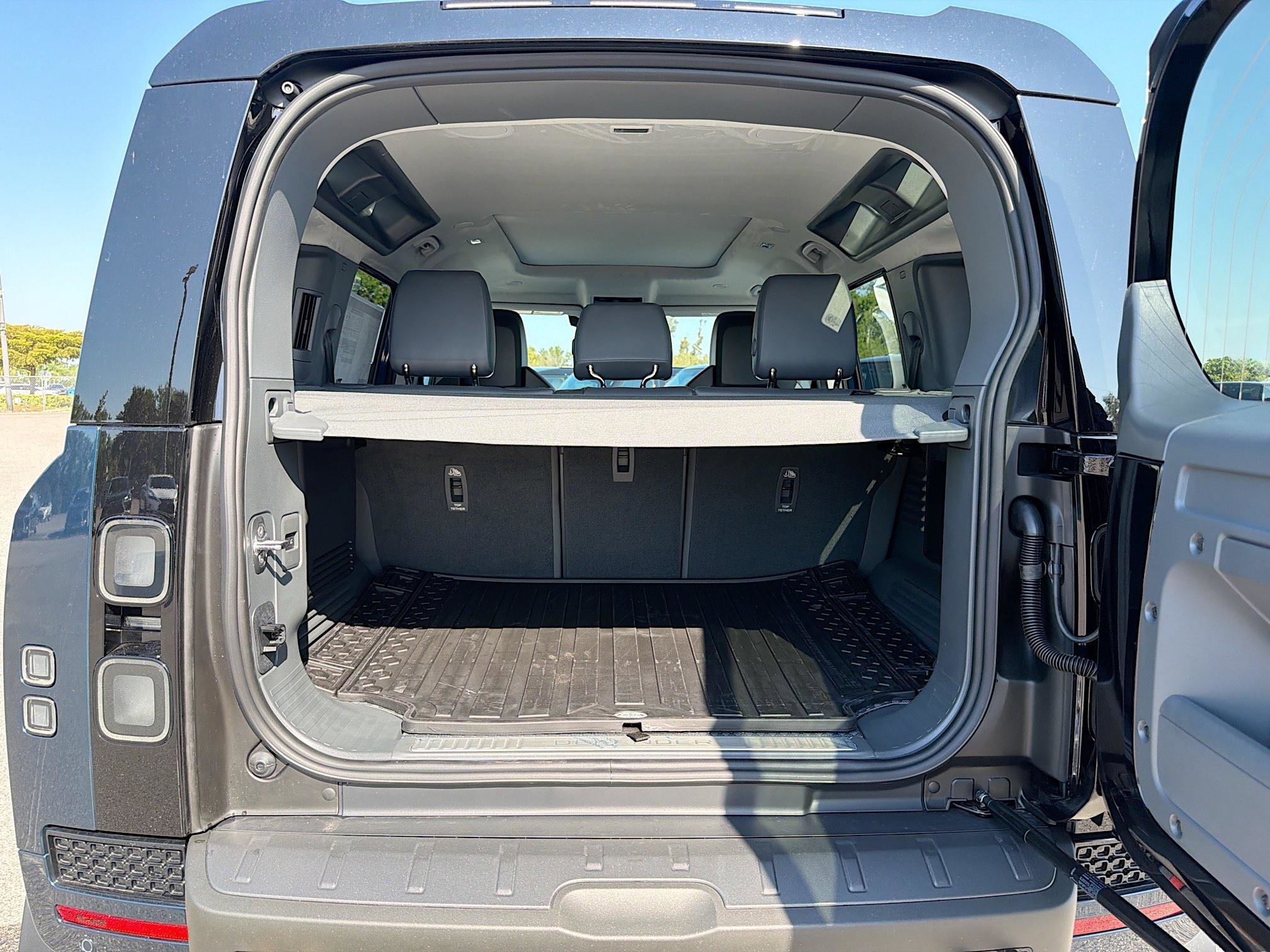 New 2026 Land Rover Defender 110 OCTA image 12