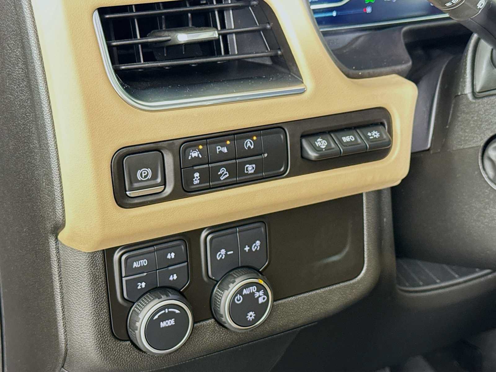 Used 2023 Chevrolet Tahoe Premier AWD/4WD image 10
