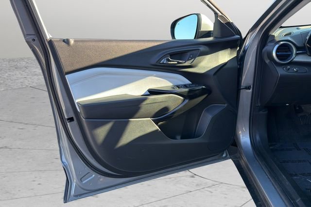 Certified 2025 Chevrolet Trax LT w/ Driver Confidence Package image 36