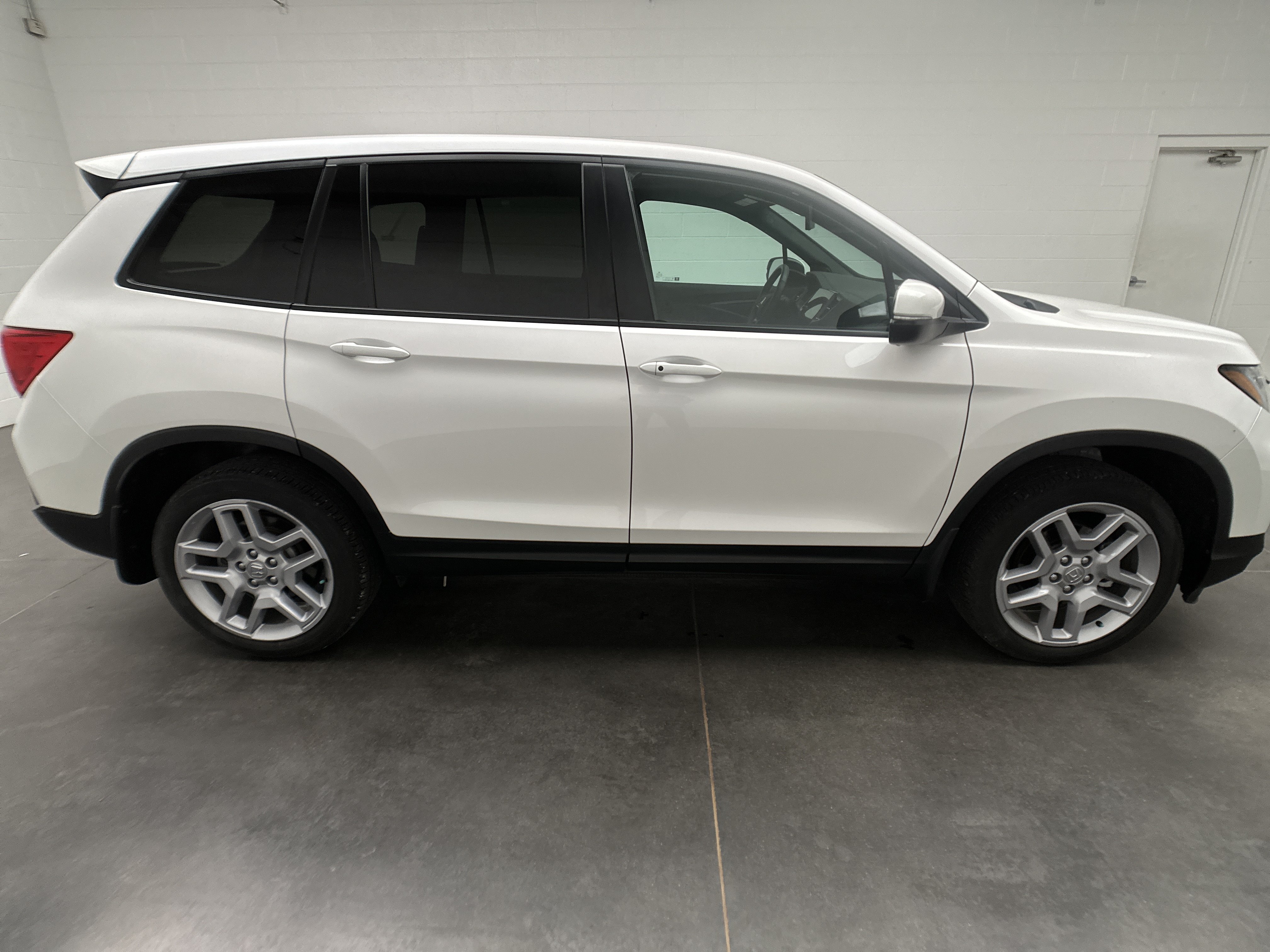 Used 2024 Honda Passport EX-L image 9