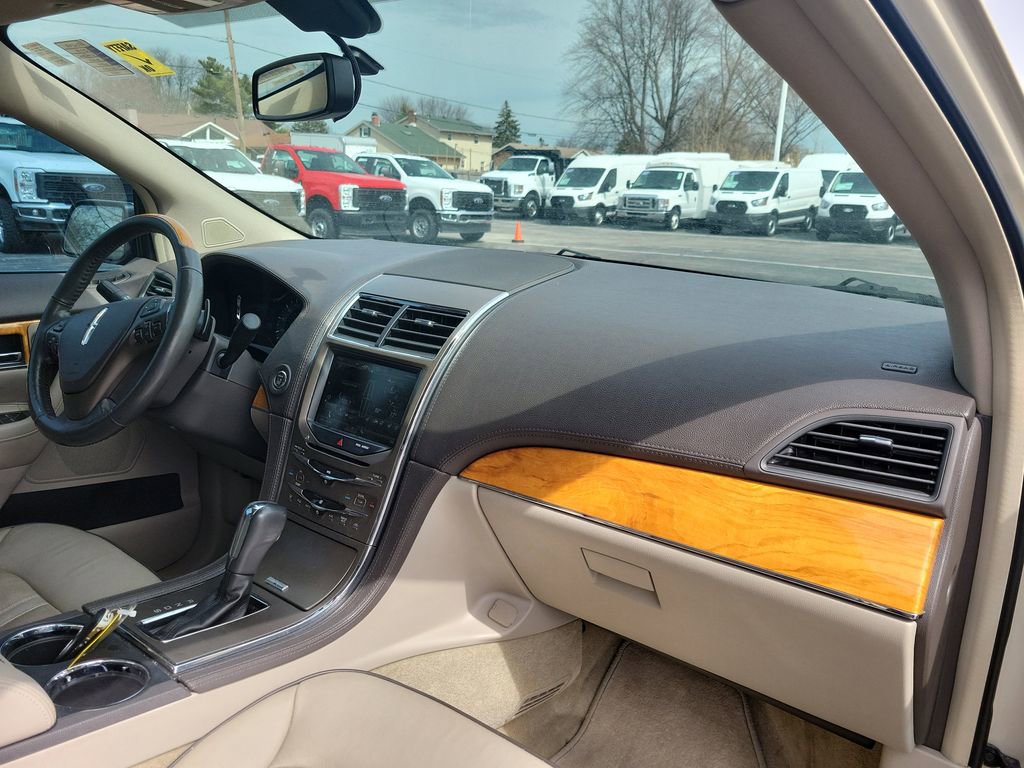 Used 2015 Lincoln MKX AWD w/ Equipment Group 101A image 13