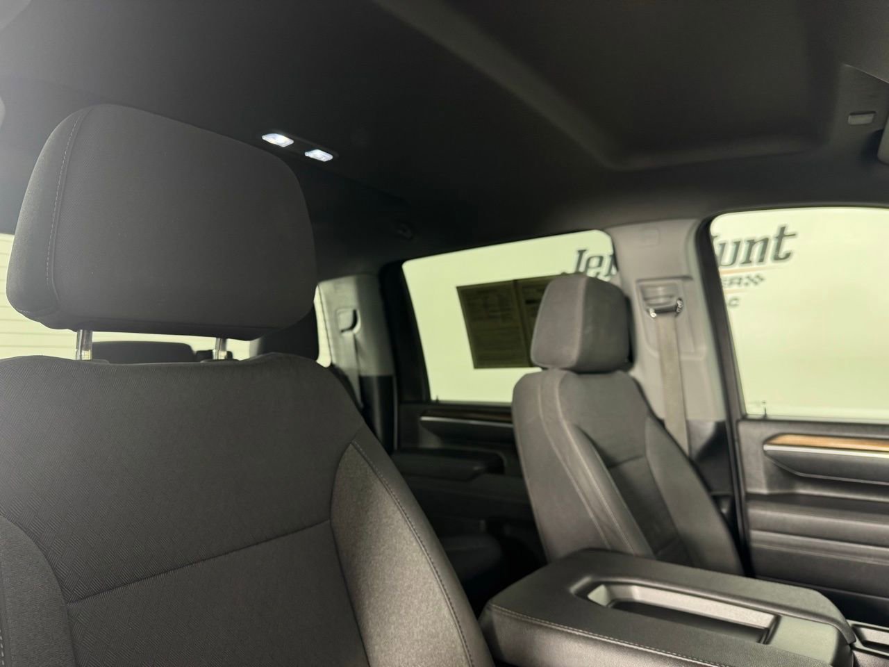 Used 2025 Chevrolet Silverado 2500 LT image 35