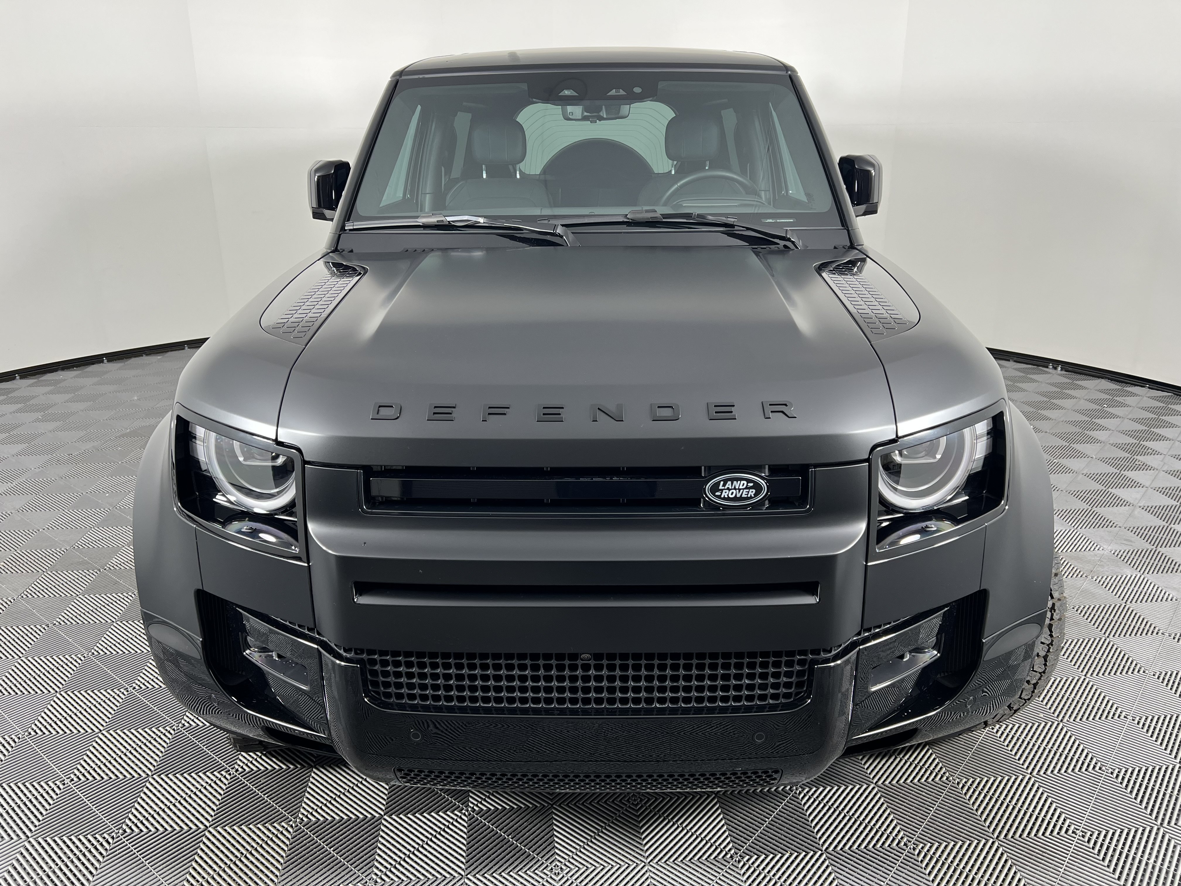 Used 2026 Land Rover Defender 90 V8 AWD/4WD image 5