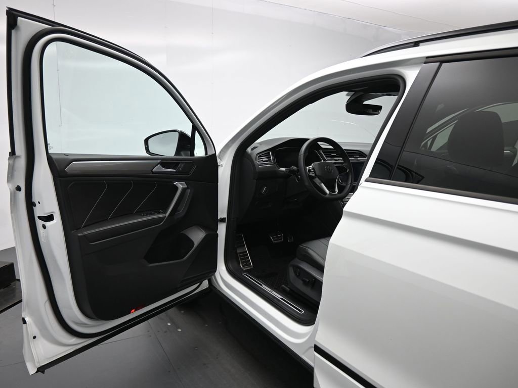 Used 2022 Volkswagen Tiguan SE R-Line FWD image 8