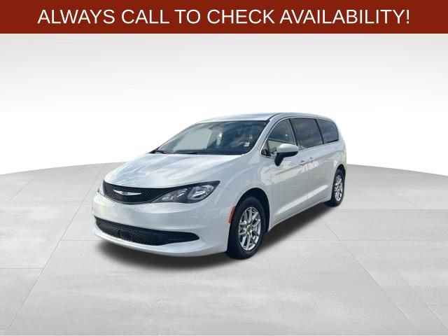Used 2023 Chrysler Voyager LX image 3
