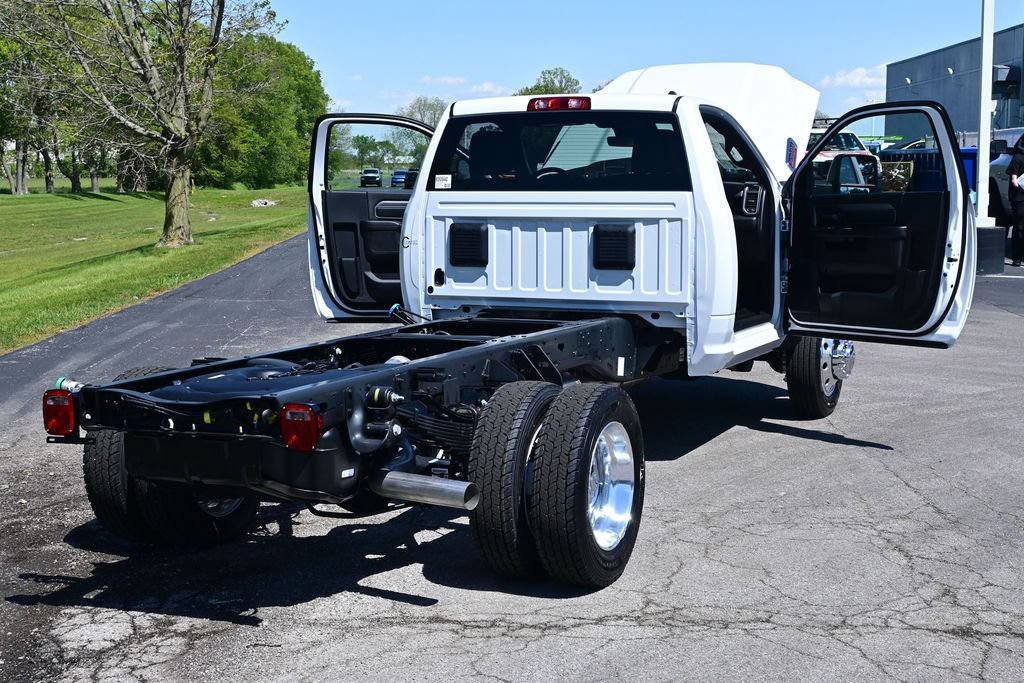 New 2026 RAM 5500 Tradesman w/ Chrome Appearance Group AWD/4WD image 31